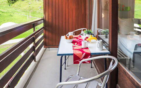 Siviez-Nendaz 100: Plante, Table, Bois, Loisir, Mobilier De Jardin, Porche, Confort, Bâtiment, Dur, Ombre