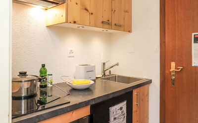 Rosablanche C22 100.33: Cabinetry, Comptoir, Propriété, Evier, Robinet, Évier, Appareil De Cuisine, Cuisine, Cuisinière, Bâtiment