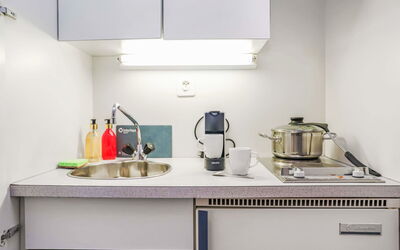 Rosablanche E36 100.13: Cabinetry, Appareil De Cuisine, Cuisine, Robinet, Électroménager, Comptoir, Design Intérieur, Cuisinière, Rayonnage, Maison
