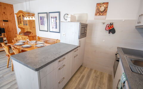 Les Bouillets: Comptoir, Pièce, Propriété, Meubles, Cuisine, Sol, Design Intérieur, Bâtiment, Maison, Parquet
