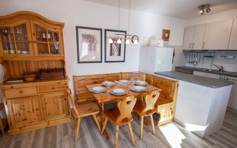 Les Bouillets: Pièce, Meubles, Propriété, Parquet, Design Intérieur, Dur, Sol, Salle À Manger, Bâtiment, Maison