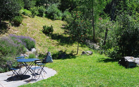 Au Bisse: Paysage Naturel, Herbe, Propriété, Réserve Naturelle, Cour, Pelouse, Jardin, Arbre, Communauté Des Plantes, Biome