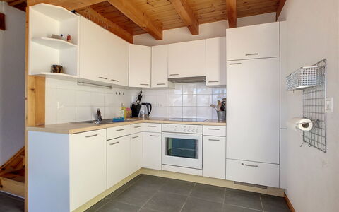 Au Bisse: Cabinetry, Comptoir, Propriété, Meubles, Appareil De Cuisine, Cuisinière, Cuisine, Bâtiment, Bois, Électroménager