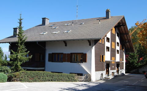 Bellevue l: Propriété, Maison, Bâtiment, Domicile, Toit, Architecture, Zone Résidentielle, Immobilier, Chalet, Zone Rurale