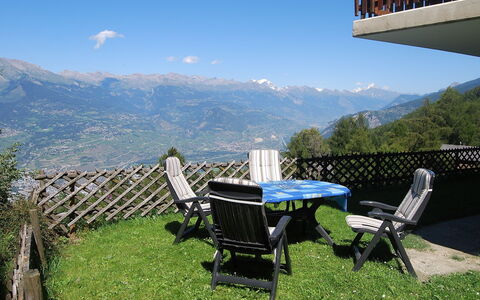 Bellevue l: Propriété, Montagne, Montagnes Relief, Ciel, Station De Montagne, Chaîne De Montagnes, Herbe, Table, Alpes, Immobilier