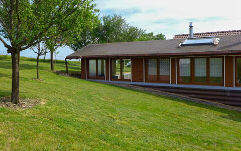 Hügli: Ciel, Bâtiment, Propriété, Fenêtre, Plante, Arbre, Maison, Nuage, Lot Terre, Paysage Naturel