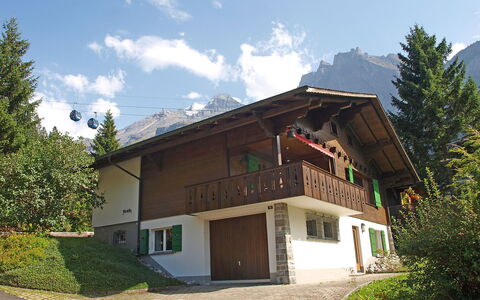 Chalet Marietta: Nuage, Plante, Ciel, Propriété, Bâtiment, Fenêtre, Arbre, Montagne, Architecture, Maison