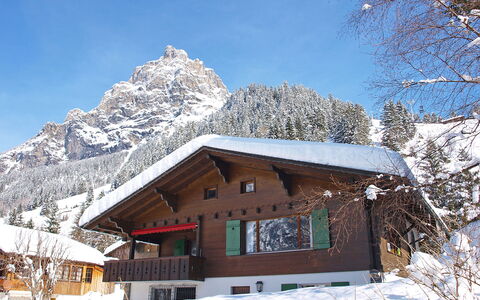 Chalet Marietta: Ciel, Neige, Montagne, Bâtiment, Fenêtre, Maison, Pente, Arbre, Paysage Naturel, Paysage