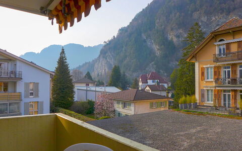 Harder: Ciel, Fenêtre, Propriété, Bâtiment, Plante, Montagne, La Nature, Arbre, Bois, Architecture