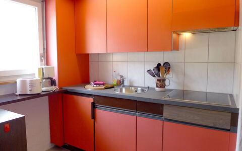 Harder: Cabinetry, Evier, Comptoir, Propriété, Robinet, Évier, Appareil De Cuisine, Cuisinière, Électroménager, Cuisine