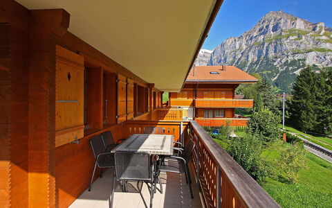 Grindelwald 106: Propriété, Architecture, Maison, Bâtiment, Domicile, Pièce, Immobilier, Arbre, Balcon, Montagne