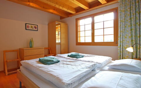 Grindelwald 106: Chambre, Lit, Meubles, Pièce, Plafond, Drap De Lit, Propriété, Cadre De Lit, Matelas, Design Intérieur
