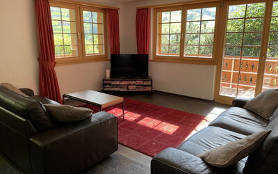 Chalet Eiger 106.1: Meubles, Propriété, Canapé, Confort, Fenêtre, Salon, Bois, Cadre, Ombre, Design Intérieur