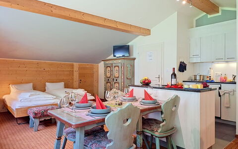 Grindelwald 150: Meubles, Table, Plafond, Chaise, Pièce, Chalet, Table Cuisine Et Salle A Manger, Alpes, Hôtel, Salon
