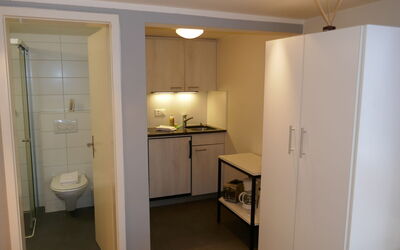 Grindelwald 150: Cabinetry, Meubles, Bâtiment, Évier, Bois, Design Intérieur, Robinet, Maison, Sol