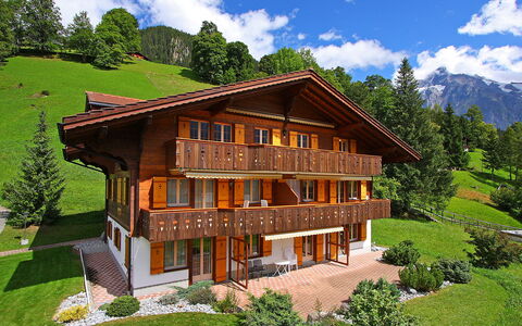 Chalet Hori: Nuage, Plante, Ciel, Bâtiment, Propriété, Vert, Fenêtre, Arbre, Paysage Naturel, Maison