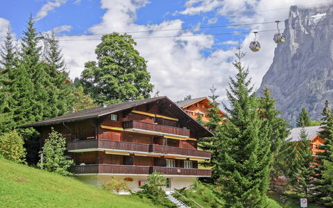 Chalet Bodmisunne: Nuage, Plante, Ciel, Bâtiment, Montagne, Fenêtre, Paysage Naturel, Arbre, Montagnes, Maison