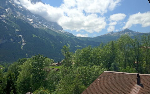 Chalet Doris: Nuage, Ciel, Jour, Montagne, Feuille, Environnement Naturel, Montagnes, Végétation, Paysage Naturel, Bâtiment