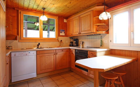 Egg-Isch: Evier, Cabinetry, Fenêtre, Propriété, Meubles, Comptoir, Évier, Robinet, Table, Cuisine
