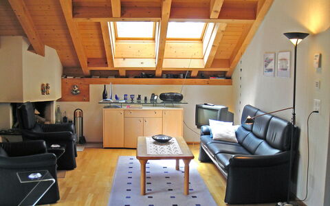 Steinbilla: Propriété, Meubles, Table, Canapé, Bois, Design Intérieur, Sol, Sol, Salon, Dur