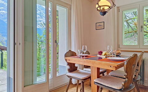 Chalet Holzwurm: Meubles, Design Intérieur, Sol, Sol, Bois, Chaise, Table, Plafond, Salle À Manger, Pièce