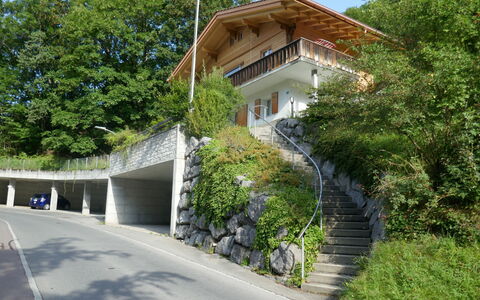 Chalet Holzwurm: Plante, Bâtiment, Ciel, Pente, Arbre, Zone Résidentielle, Surface De La Route, Immobilier, Façade, Design Urbain