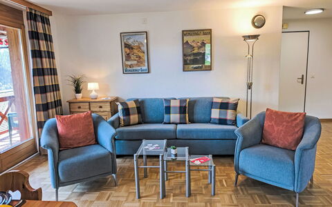 Wengen 110: Meubles, Design Intérieur, Canapé, Sol, Textile, Sol, Salon, Pièce, Appartement, Chaise