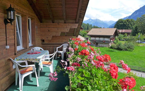 Oltschiblick: Propriété, Fleur, Maison, Chalet, Bâtiment, Plante, Immobilier, Jardin, Pièce, Zone Rurale