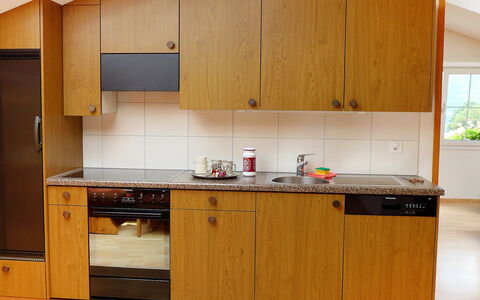 Oltschiblick: Cabinetry, Comptoir, Meubles, Cuisine, Pièce, Propriété, Placard, Contre-Plaqué, Design Intérieur, Maison