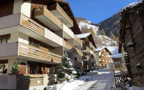 Täsch 130: Ciel, Bâtiment, Jour, Fenêtre, Plante, Neige, Montagne, Maison, Pente, Quartier
