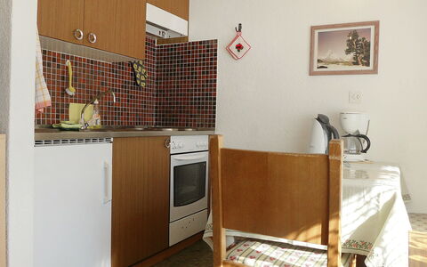 Täsch 130: Pièce, Propriété, Meubles, Maison, Bâtiment, Design Intérieur, Immobilier, Sol