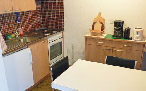 Täsch 130: Pièce, Propriété, Cuisine, Comptoir, Meubles, Maison, Bâtiment, Sol, Cabinetry, Immobilier