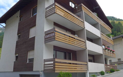 Täsch 130: Bâtiment, Plante, Propriété, Ciel, Fenêtre, Architecture, Design Urbain, Lot Terre, Bois