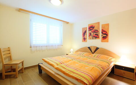 Orta: Chambre, Lit, Meubles, Pièce, Propriété, Drap De Lit, Cadre De Lit, Design Intérieur, Sol, Literie