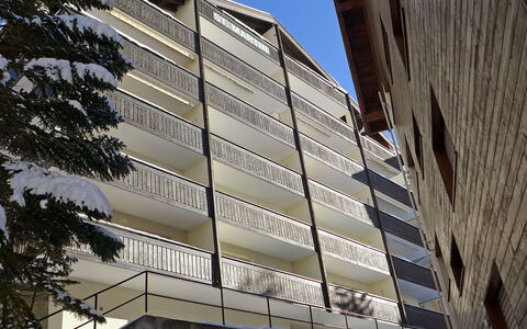 St. Martin: Architecture, Jour, Bâtiment, Propriété, Façade, Usage Mixte, Bâtiment Commercial, Siège Social, Ciel, Zone Résidentielle