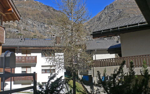 Luchre: Propriété, Bâtiment, Arbre, Maison, Domicile, Ciel, Architecture, Immobilier, L'Hiver, Pièce