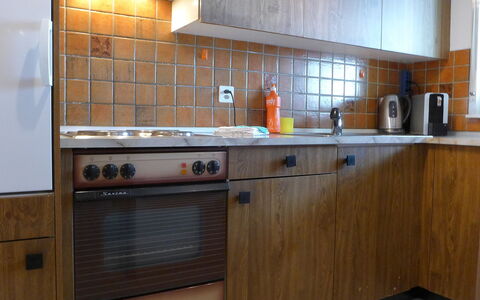 Luchre: Cabinetry, Propriété, Cuisine, Pièce, Meubles, Comptoir, Cuisinière, Principaux Appliance, Design Intérieur, Bâtiment