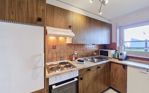 Luchre: Comptoir, Cuisine, Design Intérieur, Cabinetry, Bois, Sol, Principaux Appliance, Plafond, Appareil De Cuisine, Sol