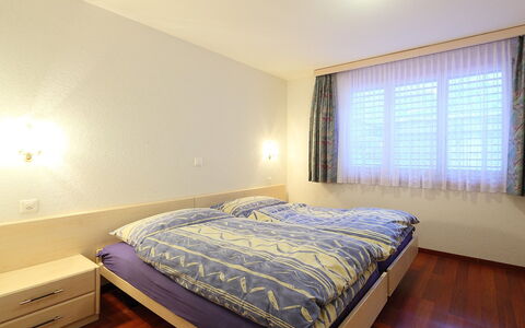 Zermatt 4: Chambre, Lit, Meubles, Pièce, Drap De Lit, Propriété, Literie, Cadre De Lit, Matelas, Design Intérieur