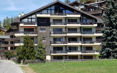 Zermatt 581: Plante, Propriété, Bâtiment, Fenêtre, Ciel, Nuage, Arbre, Condominium, Lot Terre, Design Urbain