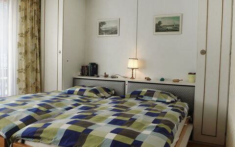 Milihaus a: Chambre, Lit, Meubles, Pièce, Propriété, Drap De Lit, Cadre De Lit, Literie, Mur, Design Intérieur