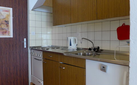Milihaus a: Comptoir, Cabinetry, Pièce, Cuisine, Propriété, Meubles, Principaux Appliance, Design Intérieur, Sol, Bâtiment