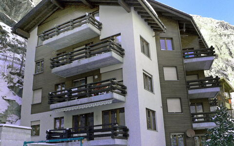 Bodmen a: Propriété, Bâtiment, Architecture, Maison, Appartement, Immobilier, Façade, Domicile, Condominium, Zone Résidentielle