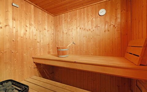 Bodmen a: Marron, Propriété, Bois, Design Intérieur, Tache De Bois, Sauna, Mur, Sol, Sol, Dur