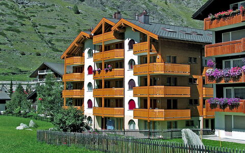 Breithorn: Maison, Propriété, Domicile, Bâtiment, Architecture, Chalet, Bois, Herbe, Arbre, Chaîne De Montagnes