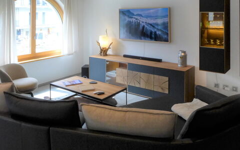 Breithorn: Table, Cadre, Meubles, Propriété, Canapé, Bâtiment, Fenêtre, Confort, Télévision, Canapé-Lit