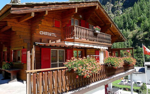 Christl: Plante, Propriété, Fenêtre, Bâtiment, Montagne, Ciel, Arbre, Maison, Bois, Chalet