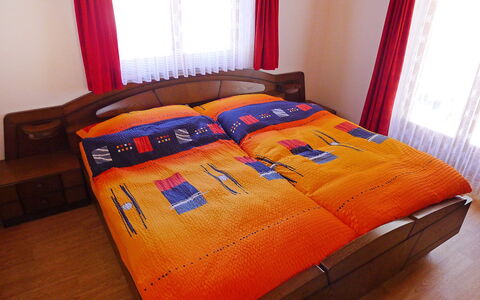 Christl: Drap De Lit, Literie, Orange, Chambre, Meubles, Lit, Propriété, Pièce, Cadre De Lit, Rouge