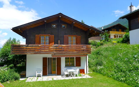 Allegra: Ciel, Plante, Nuage, Bâtiment, Fenêtre, Arbre, Maison, Lot Terre, Bois, Paysage Naturel