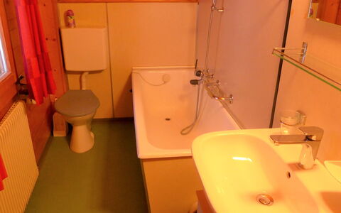 Lärchenheim: Marron, Luminaire Plomberie, Propriété, Robinet, Salle De Bains, Évier, Lavabo, Violet, Design Intérieur, Architecture